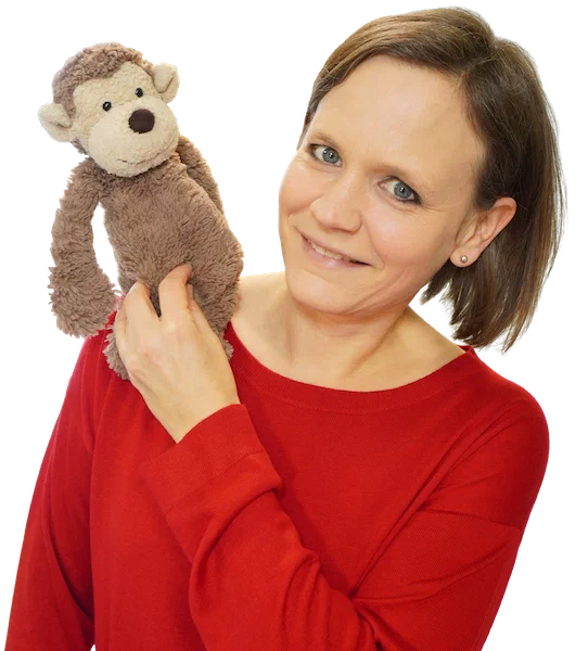 Dr. Blanca Schäfer - Logopädin für einsprachige und bilinguale Kinder. Sie ist in Frankfurt am Main tätig. Das Bild zeigt sie mit einem Stofftier auf der Schulter.